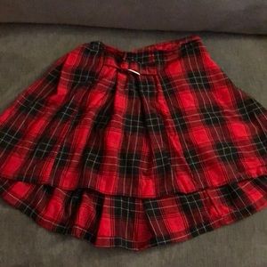 Plaid skirt with a buckle.